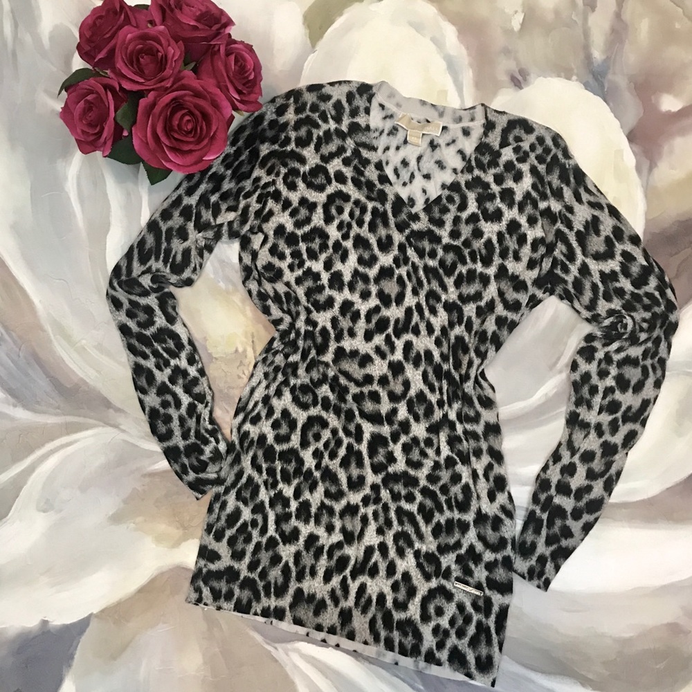 Michael Kors leopard long sleeve. ⭐️⭐️⭐️⭐️⭐️
